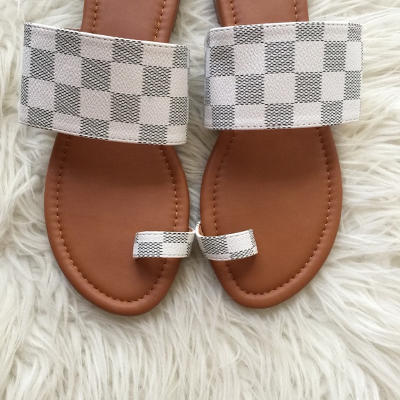 Checkered Toe Ring Slip On Sandals - Picture 16 of 16